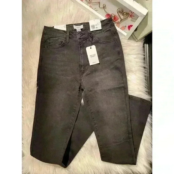 Forever 21 Mid Rise Skinny Jeans - Picture 7 of 8